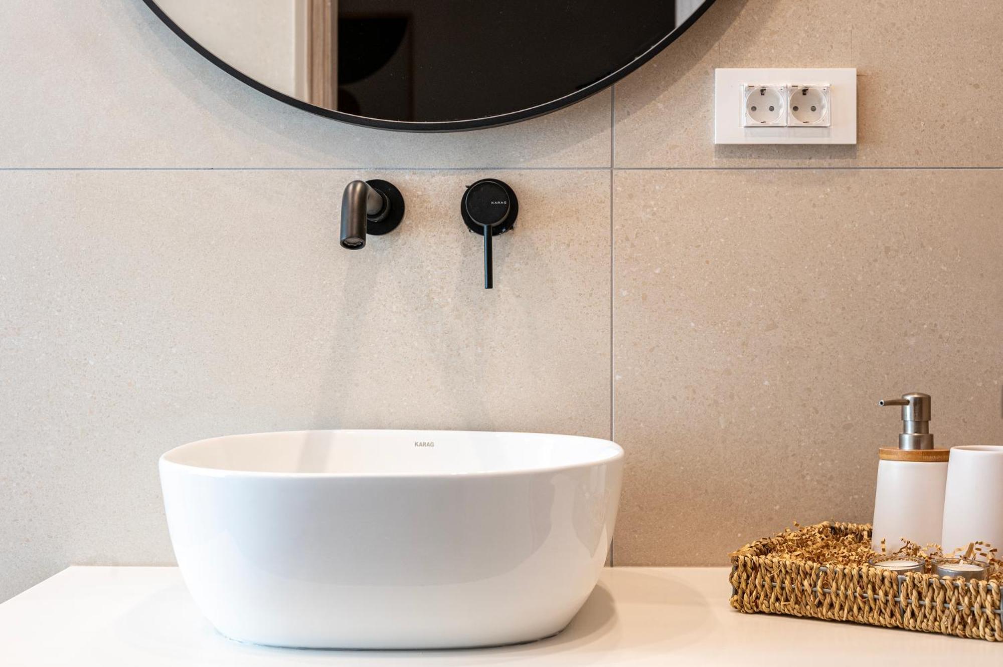 Spacious & Luxe 3Br Downtown 1Min To Beach Kos Town Ngoại thất bức ảnh